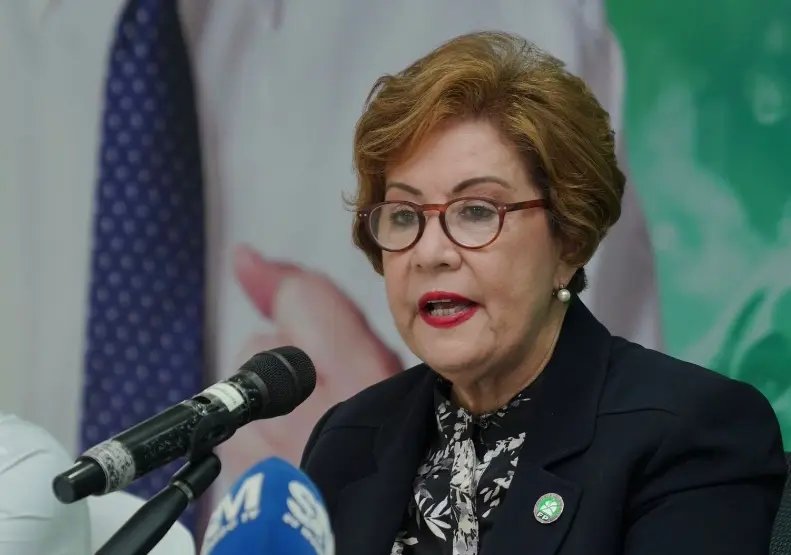 Pimentel afirma no aceptó ni pagó los útiles dañados