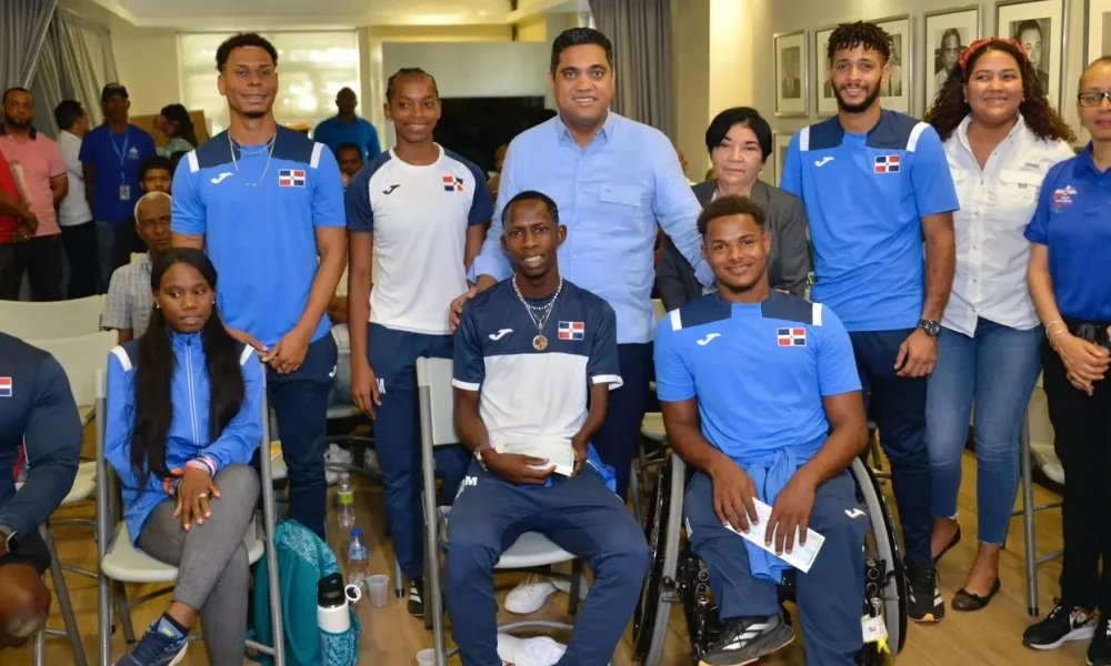 Cruz entrega incentivos a deportistas paralímpicos
