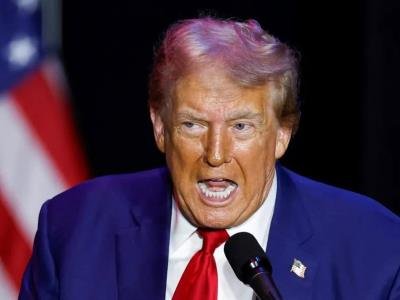 Donald trump acusa a kamala harris de discapacitada mental