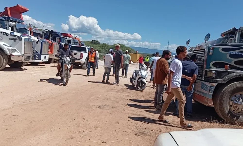 Demandan pago justo por acarreo material para relleno en construcción aeropuerto Cabo Rojo