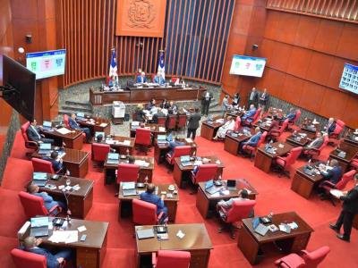 Senado escoge miembros de comisión que estudiará presupuesto 2025