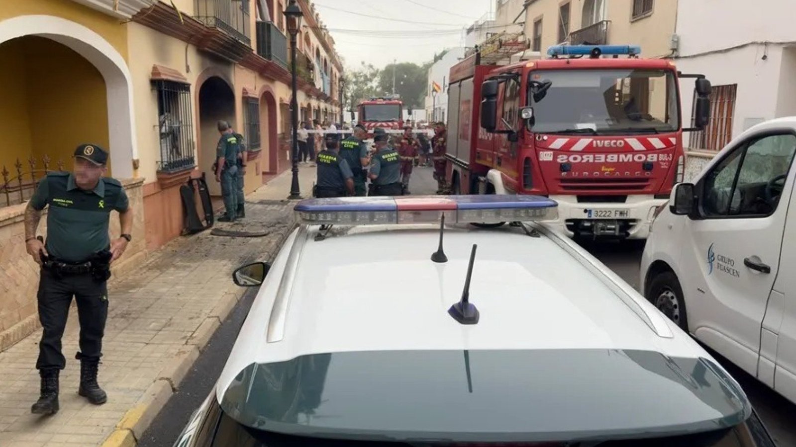 El incendio que ha acabado con la vida de una familia en Guillena comenzó en dos sillones del salón
