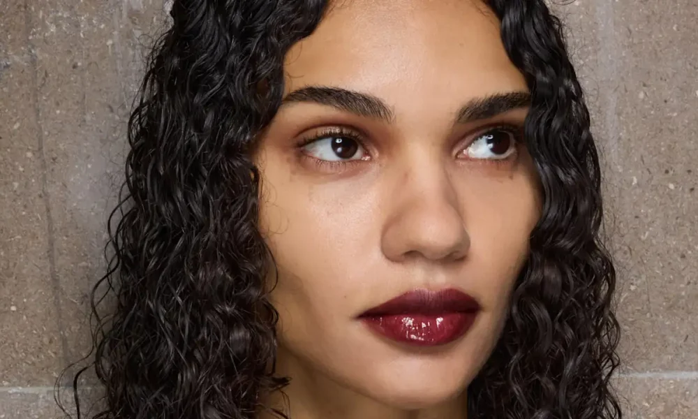 Consigue el maquillaje perfecto de cejas con un resultado natural paso a paso (VÍDEO)