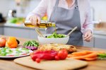 Por qué no debes renunciar al aceite de oliva según este cardiólogo español experto en longevidad