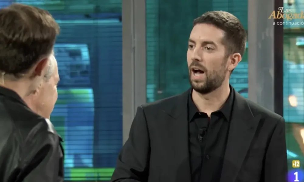 El shock de David Broncano en ‘La Revuelta’ al conocer al famosísimo personaje con el que está emparentado su invitado